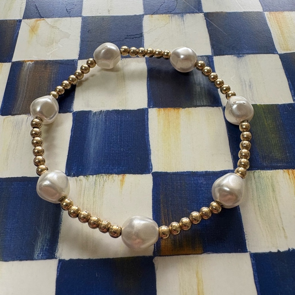 Elegant Gold and White Beaded Bracelet